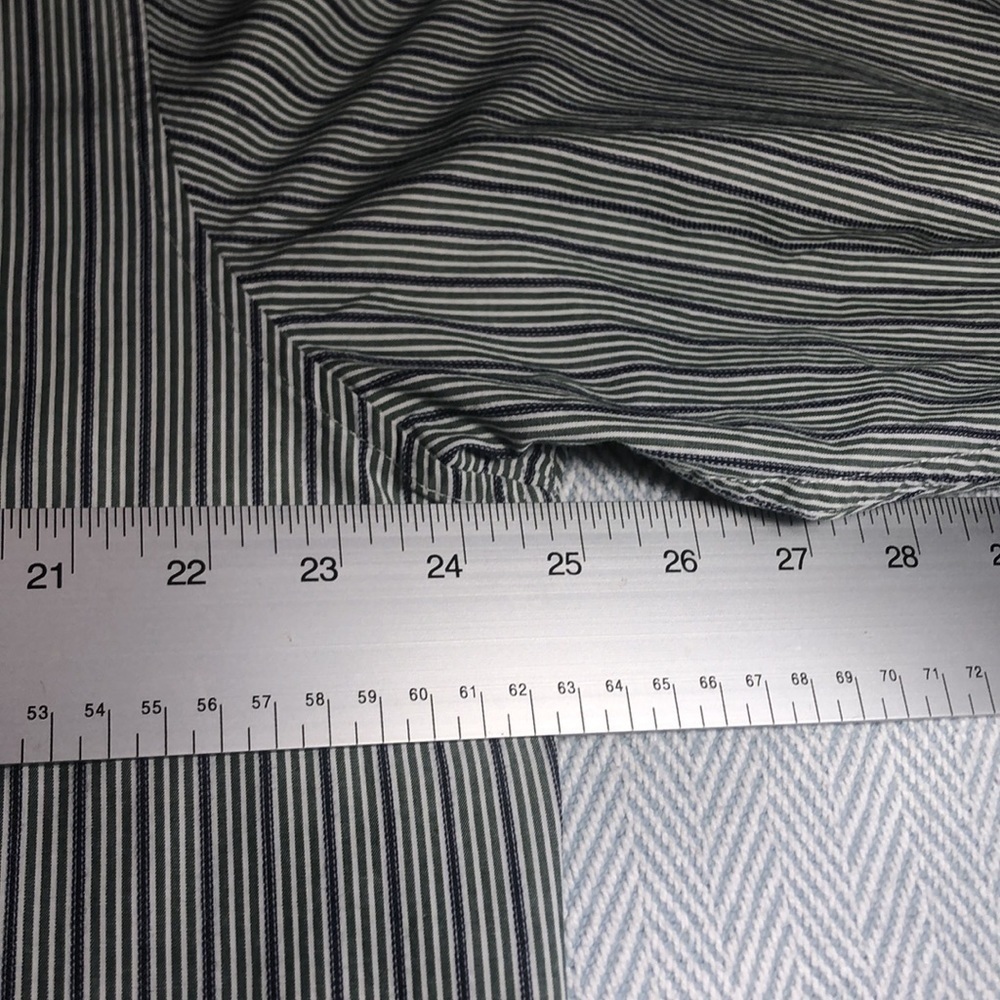 IZOD Men’s Large Cotton Long Sleeve Button Down Dress EUC Pit to pit 25" - Picture 6 of 8